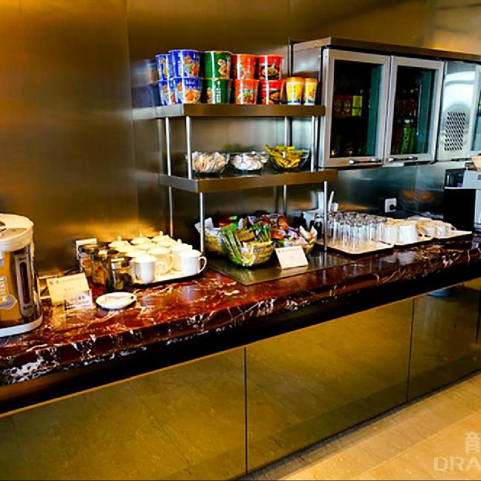 First Class Lounge No.9 - interior view 3